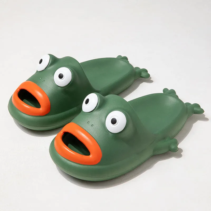 Frog slippers for women in summer cute cartoon funny indoor home use summer sandals for outdoor use in the bathroom with a sense of stepping on shit