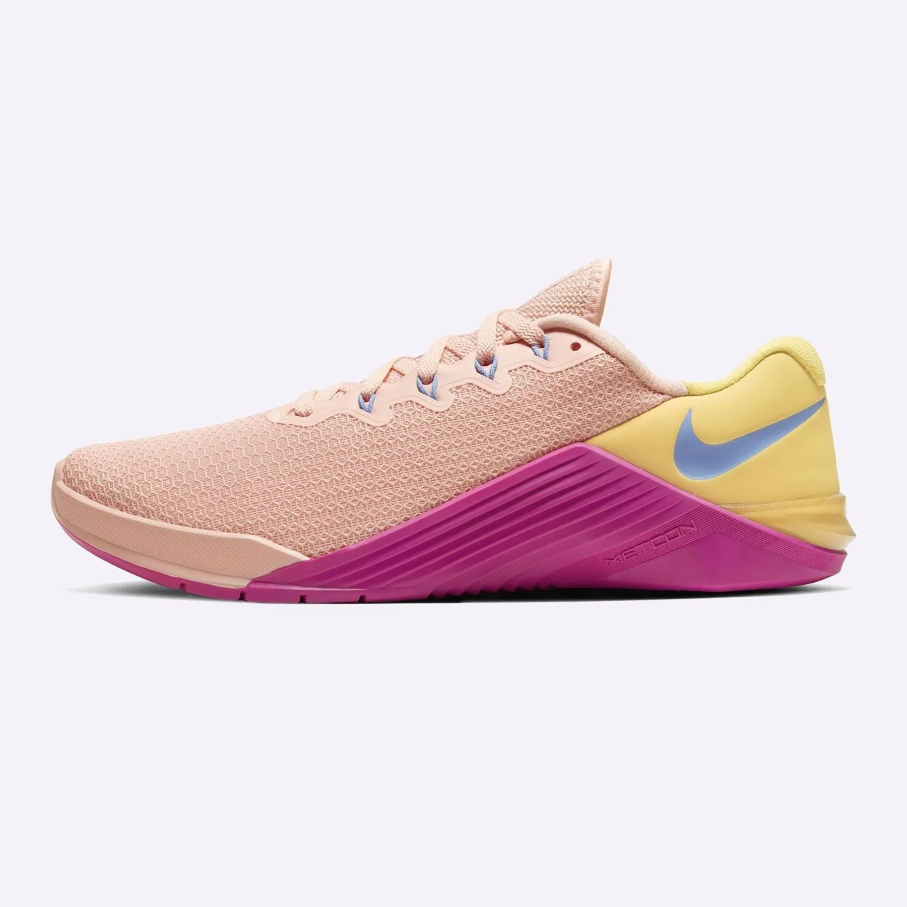 Nike - Metcon 5 Women's Training Shoe - WASHED CORAL/WASHED CORAL-TOPAZ GOLD