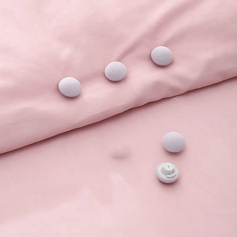 Nonslip Duvet Clips Keep Bed Sheets in Place